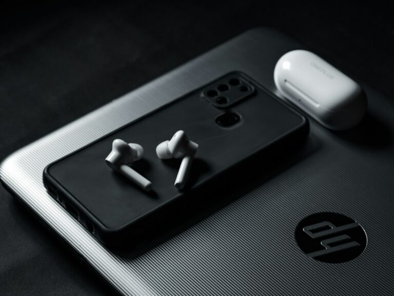 Top Trends in Phone Accessories You Can’t Miss This Year